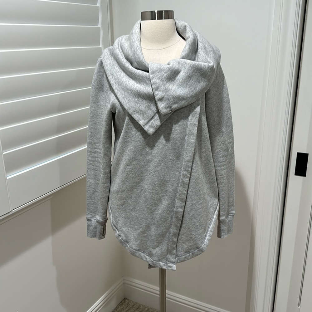 Zella gray sweater/sweatshirt with pockets, Size S